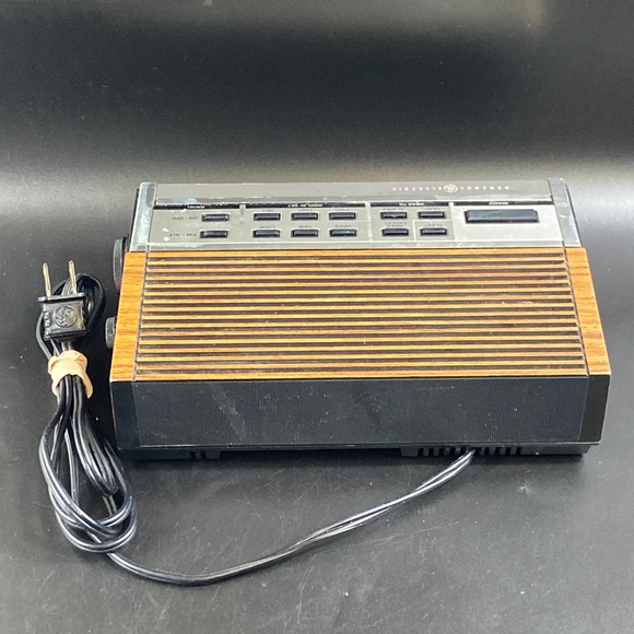 Vintage General Electric GE 7-4652A Walnut Grain Programmable Alarm Clock Radio - Picture 3 of 6